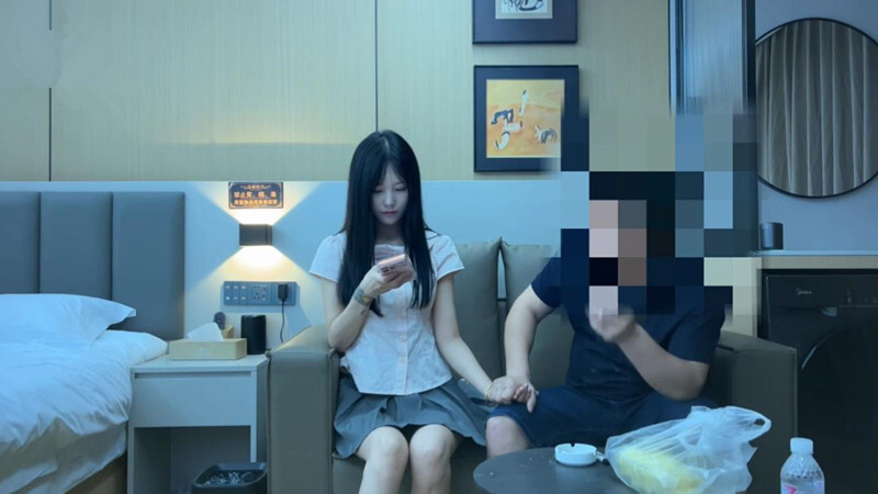 AAP-10814 今天約的這個妹子顏值身材都可以，就是估計以前被偷拍過進房間就疑神疑鬼的，很擔心被偷拍.jpg