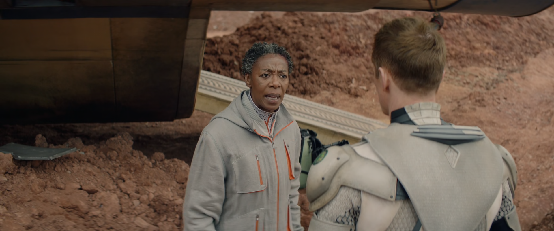 Screens/Murderbot.S01E06.1080p.x265-ELiTE.Screen0001.png