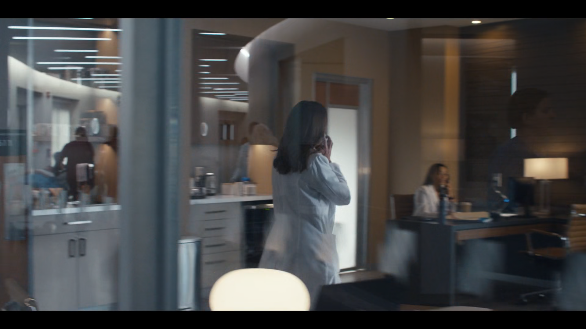Screens/Doc.2025.S02E03.1080p.x265-ELiTE.Screen0003.png