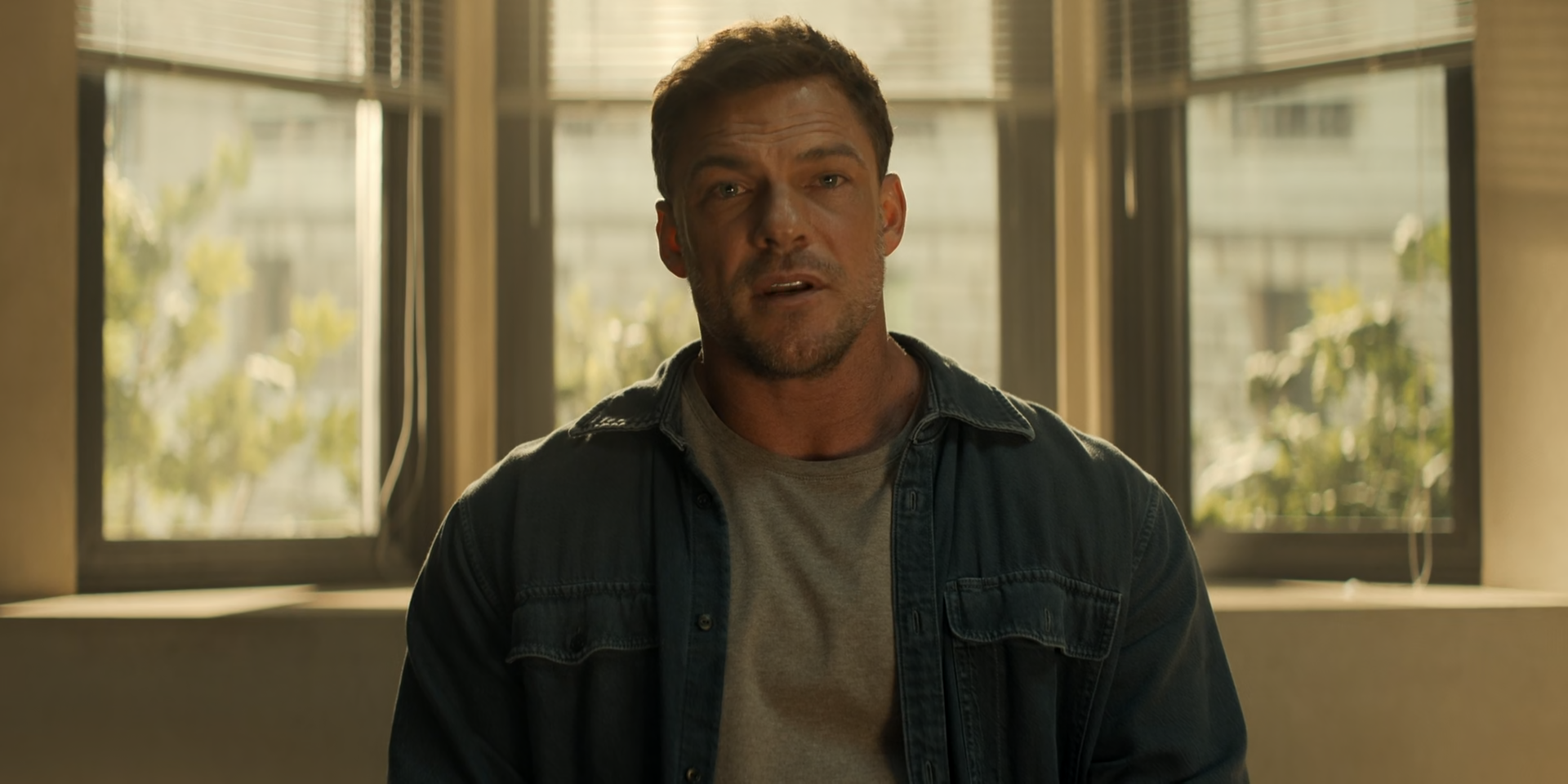 Screens/Reacher.S04E01.1080p.x265-ELiTE.Screen0004.png